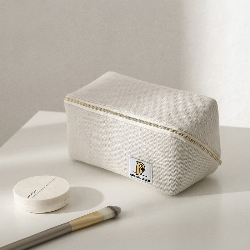 Minimal Travel Makeup Bag with Waterproof Lining