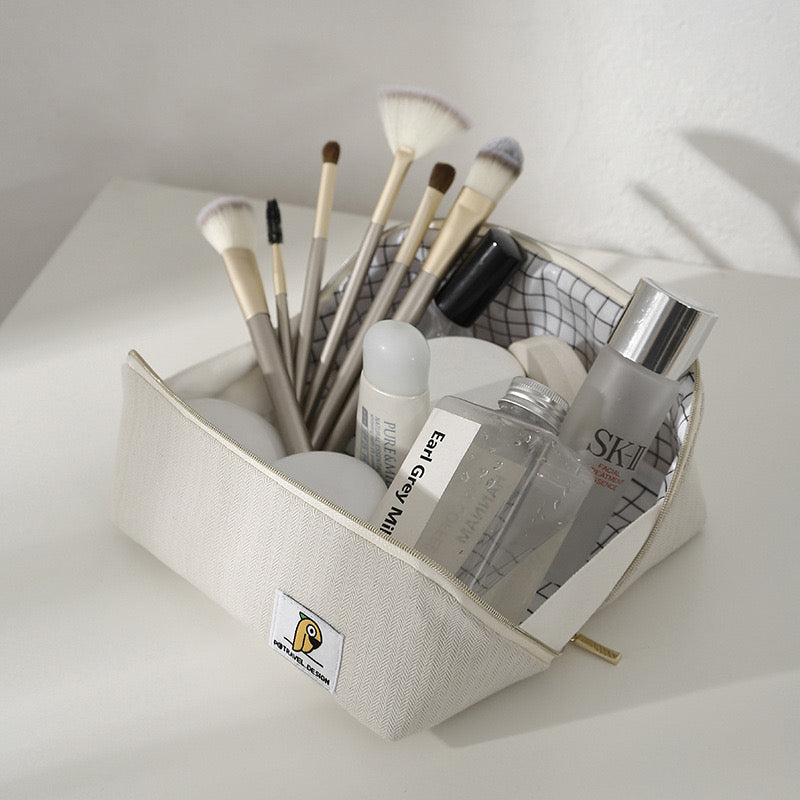 Minimal Travel Makeup Bag with Waterproof Lining