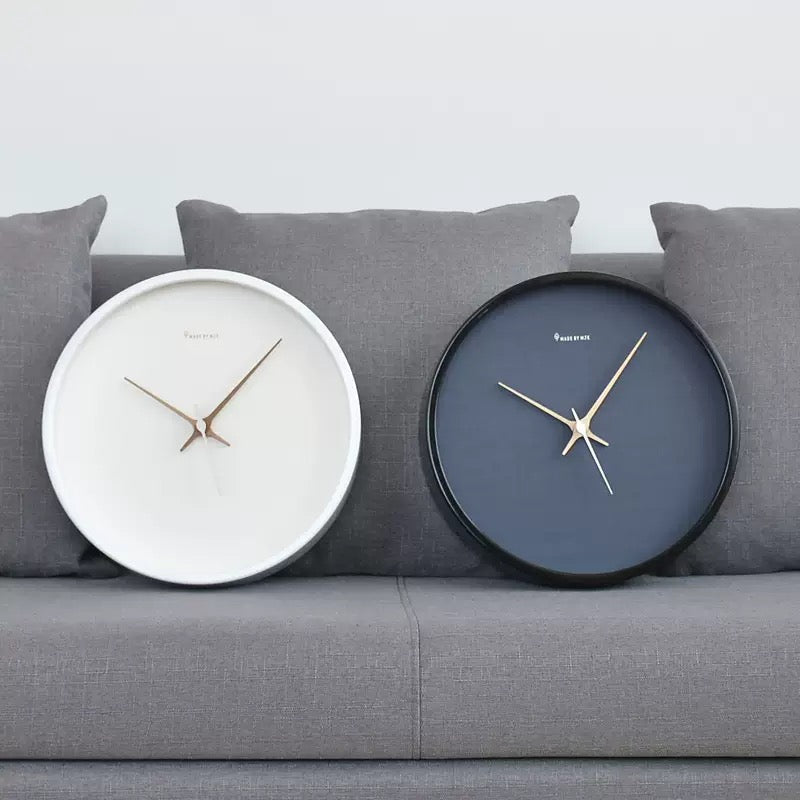 Modern Metal Wall Clock with Wooden Hands – 30cm