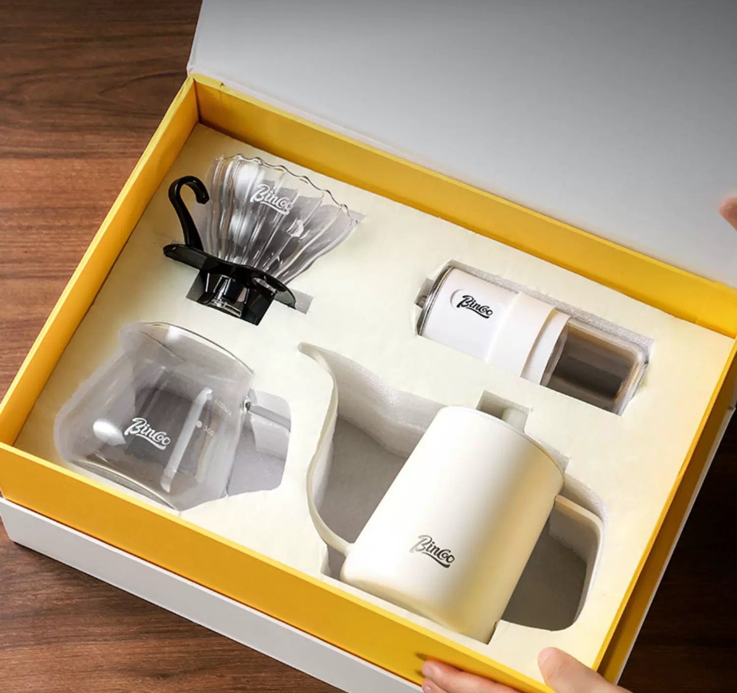 Brew &amp; Gift – Hand Brew Coffee Gift Set (V60 Style)