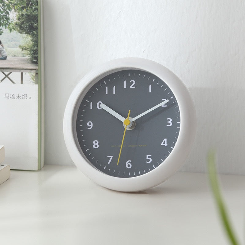 Versatile Waterproof Clock – Suction or Standing, 14.8 cm