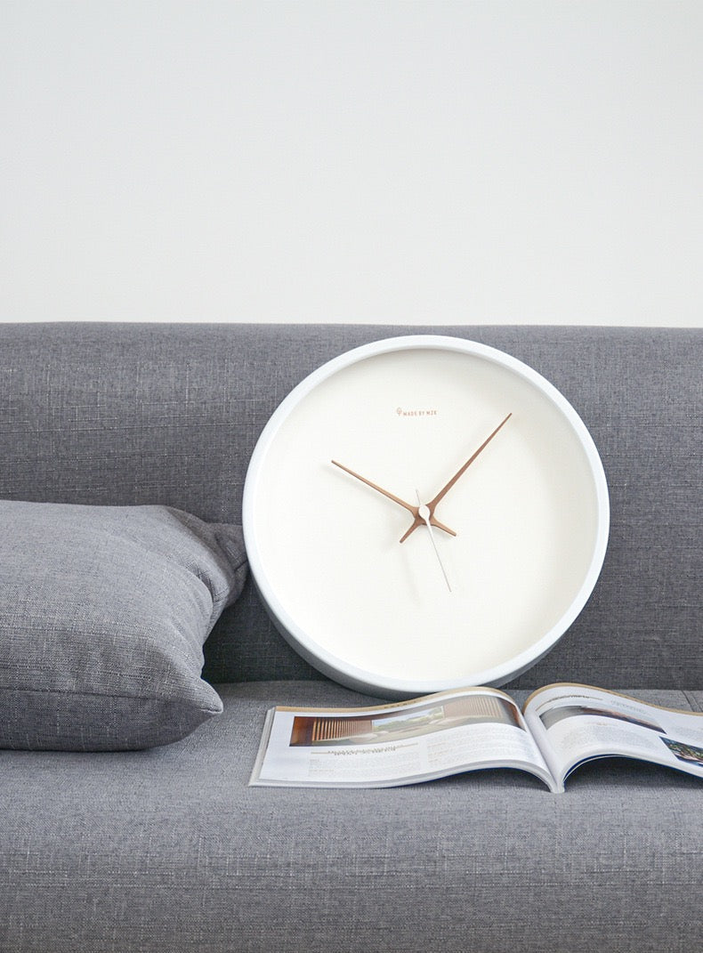 Modern Metal Wall Clock with Wooden Hands – 30cm