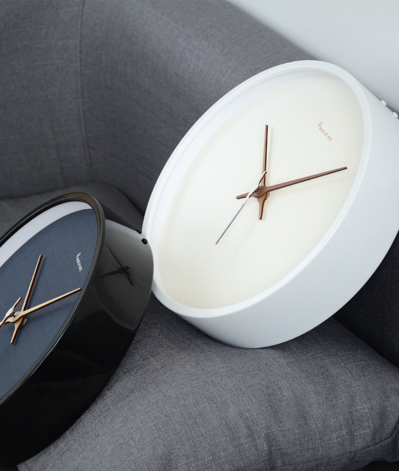 Modern Metal Wall Clock with Wooden Hands – 30cm