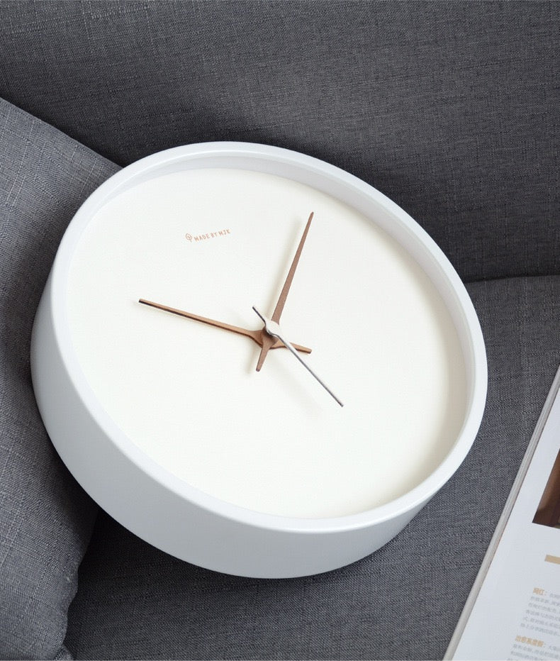 Modern Metal Wall Clock with Wooden Hands – 30cm