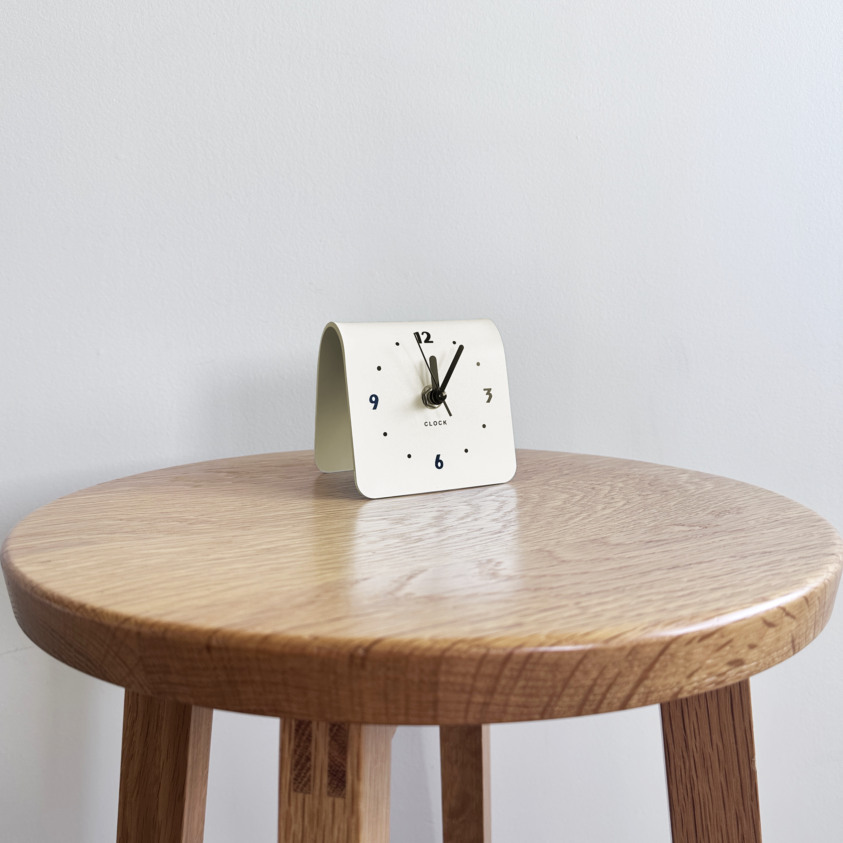 Modern Analogue Desk Clock